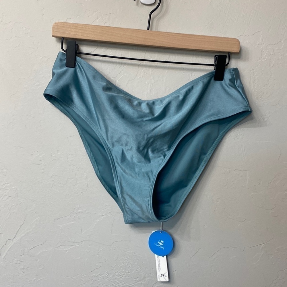 Cupshe bikini bottom size large.NWT